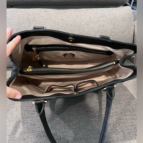 Authentic Tory Burch Large Saffiano Leather Tote - Picture 10 of 15